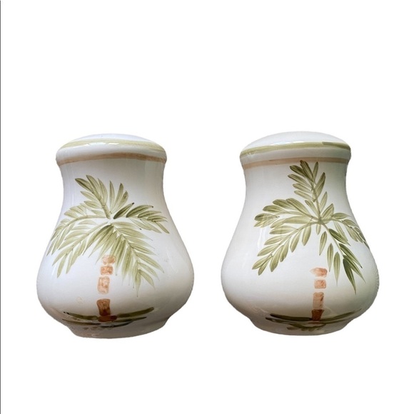 VINTAGE Hawaiian Salt & Pepper Shakers Hawaii Palm Trees - Picture 1 of 5